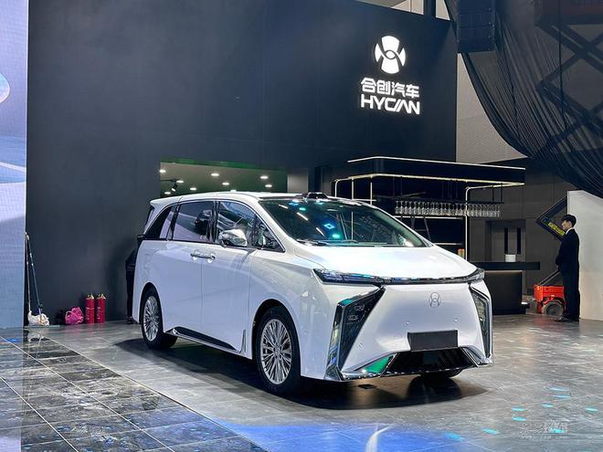 IC外汇播报 iPhone 17 Pro 机模曝光:相机横向大矩阵,后壳苹果 LOGO 下移